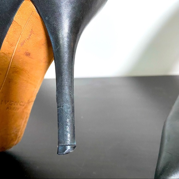 Givenchy | Designer Leather Pumps 4" Heel 6.5 - Picture 7 of 8